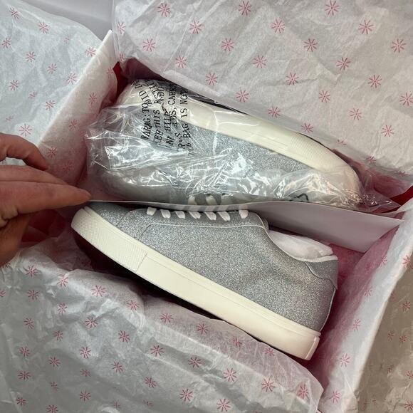 Isaac Mizrahi Glitter Sneakers Casual sz 5.5 Low-Top Lace-Up Womens Shoes Silver - Picture 2 of 10